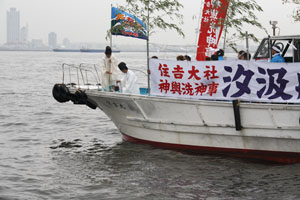 神輿洗神事　海水くみ上げ