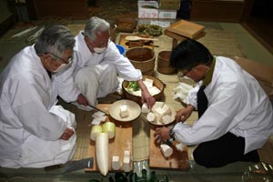 「菊花のオキョウ」御火焚の饗神事（宮座神事）